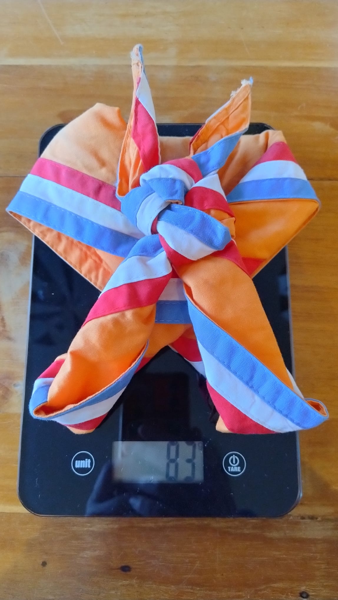 scoutingdas op weegschaal van 83 gram
